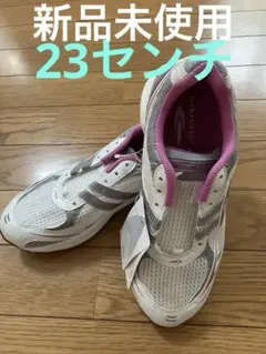 【新品未使用】スニーカー　23センチ　TIGORA 靴ひも付きのサムネイル