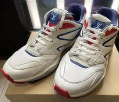 ク*ル様 ルイ・ヴィトン★Louis Vuitton★LVトレイナー・ラインスニ