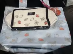 カルディ　いちごバッグ　2026 トートバッグ 保冷バッグ　食品なし