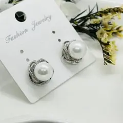 レディースパールピアス　イヤリング結婚式　卒業式　1点限り