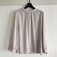 極美品 ストロベリーフィールズ グレージュ系 ブラウス 薄手 きれいめ 上品のサムネイル