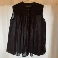 無印良品 黒ノースリーブシャツ フレアシルエット