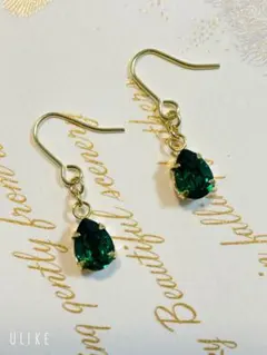 8㎜×6㎜雫型マジェスティックグリーンスワロフスキーのピアス