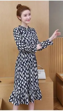 6L 新品 長袖柄ワンピース 紺 大きいサイズ レディース 膝下丈 フリル 春