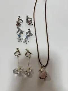 イヤリング3個とネックレス