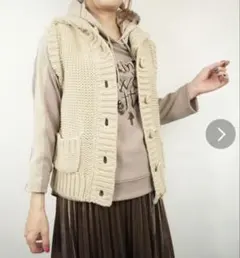 コーラル♡大人可愛いフード付きベージュニットベスト