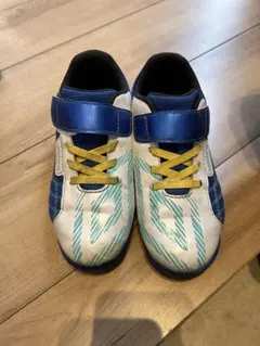 umbro フットサルシューズ 青/白/黄色
