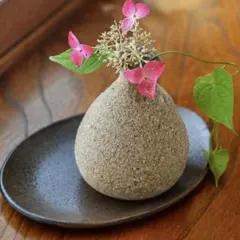一輪挿し　花入れ　刻印あり　備前焼　迎春