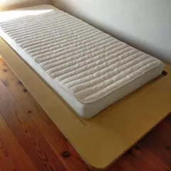 子供用木製ベッド　マットレスつきのサムネイル