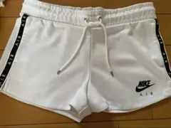 NIKE ホワイト ショートパンツ Sサイズ