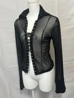 透け感のあるブラック長袖シャツ