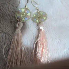 ピンクタッセルフックピアス