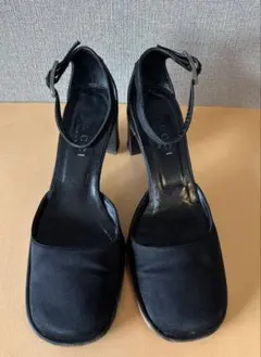GUCCI グッチ　34 1/2C. サテン風ストラップパンプス　ブラックのサムネイル