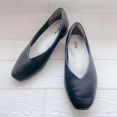 【美品】AcureZ Asix アキュアーズ　ブラック　パンプス　ブイカットのサムネイル