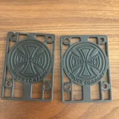 Independent トラックパーツ ブラック ライザーパッド