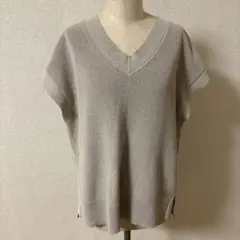 ベージュ Vネック ニットベスト