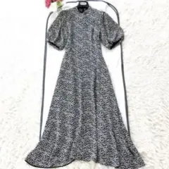 極美品‼️【エポカEPCCA】小花柄が上品なデザイン　ふんわりお袖ブラックホワイトのサムネイル