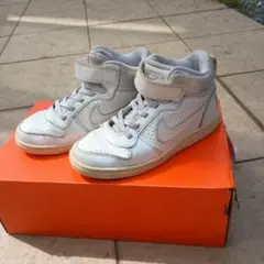 Nike ホワイト ハイカット スニーカー