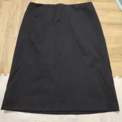 スーツ　黒のタイト膝丈スカート　LES MUES