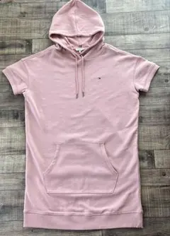 トミーヒルフィガー ピンク フード付きTシャツスウェットワンピ　半袖　レディース