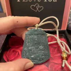 お値下げ！天然石　ネックレス　翡翠龍彫　ケース付き