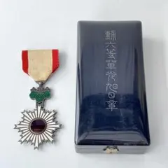 m22254★勲六等単光旭日章・ケース付き 勲六等単光旭日章 / 古本、中古本、古書籍の通販は「日本の古本屋