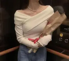 オフショルダー ニット