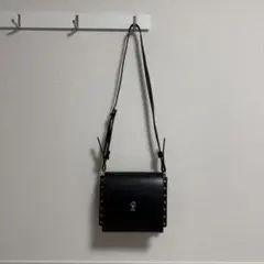 CHARLES & KEITH リバーシブルフラップ クロスボディバッグのサムネイル