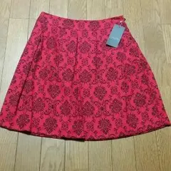 値下げします！【新品】OFUON 　赤　膝上スカート