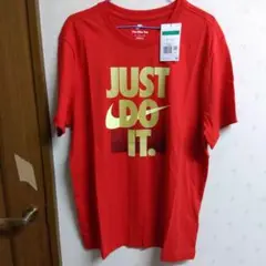 新品タグ付きNike The Nike Tee XL レッド Tシャツ