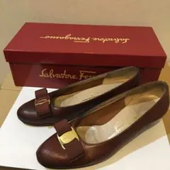 フェラガモ Salvatore Ferragamo パンプス Vara