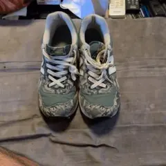 New Balance スニーカー カモフラ柄 グリーンのサムネイル
