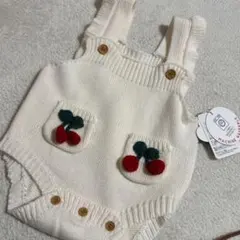 新品洗えるニットサロペット ベビー女の子70cm 白　さくらんぼ