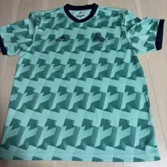 adidasTシャツ