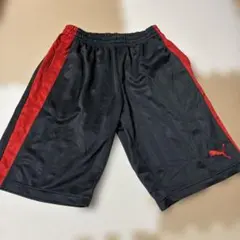 PUMA 黒赤 ストライプ　ハーフパンツ