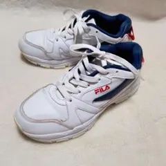 FILA スニーカー ホワイト ネイビー レッド　23.5のサムネイル