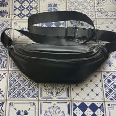 ボディバッグ　クロスボディバッグ　黒　男女兼用