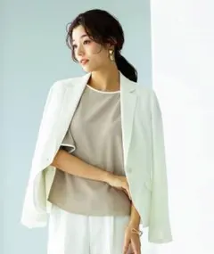 【美品】WHITE JOOLA 強燃ポリストレッチ・配色フレアースリーブブラウスのサムネイル