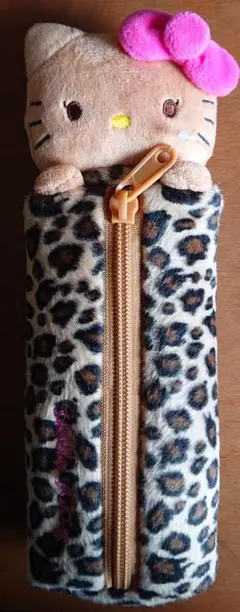 サンリオ 日焼けキティ ぬいぐるみペンポーチ ヒョウ柄ブラウン