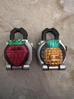 DXロックシードパイン・イチゴセット