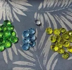 多彩寶石風格小飾品 約30個