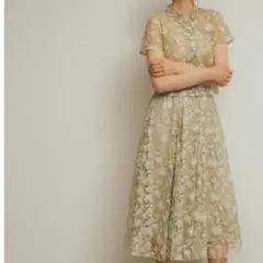 LillyBrown　レースセットアップ　ベージュ　半袖トップス