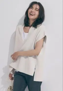 UNFILO スゴ機能美ニット キーネック ジレ （グレージュ）のサムネイル