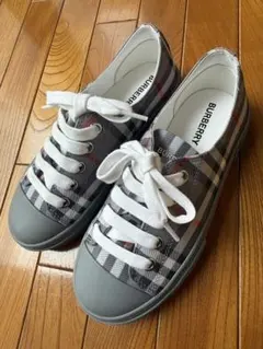 【新品未使用】BURBERRY バーバリー キッズ スニーカー グレーのサムネイル