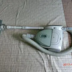 東芝製VC-S100EX、紙パック式の掃除機（中古）のサムネイル