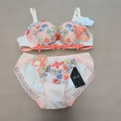 新品タグ付き】Wacoal ブラ＆ショーツB70 M 花柄 レース - メルカリ