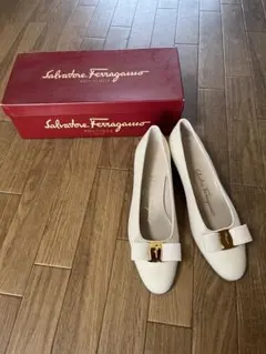 未使用 フェラガモ ☆ VARA リボン パンプス 6 1/2C イタリア製