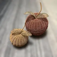 リンゴ型の籐製バスケットセット