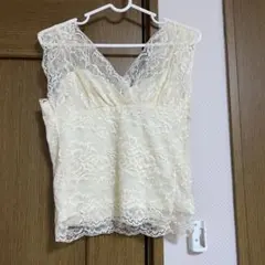 アースミュージックアンドエコロジー　ホワイトベージュ　M トップス　花柄レース