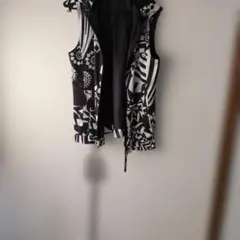 フード付き幾何学模様ベスト中綿